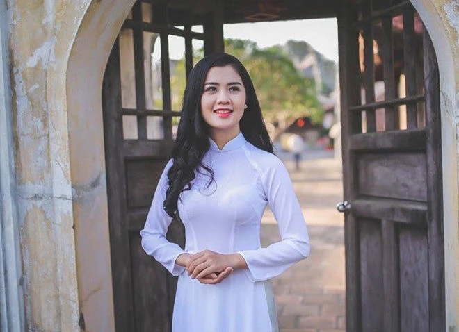 Thùy Phương có gương mặt xinh xắn, hiền hậu.