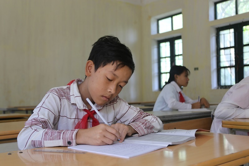 IMG_3897.JPG Cậu bé sống một mình trên núi và lời từ chối bất ngờ với thầy chủ nhiệm