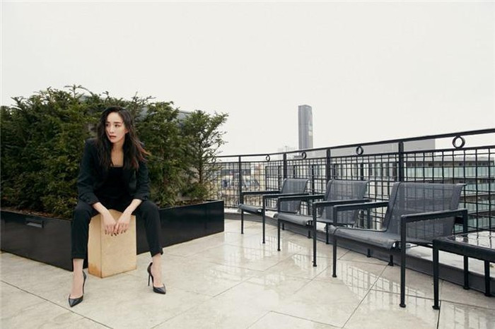 Bất chấp bị phản đối hẹn hò với "tình cũ Đường Yên", Trương Quân Ninh vẫn đẹp xuất sắc tại trời Tây ảnh 2