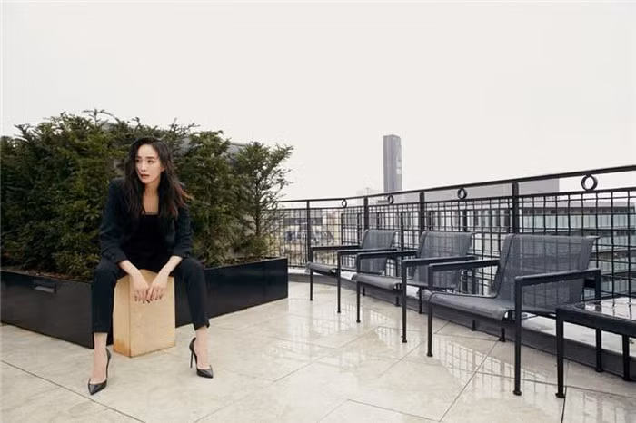 Bất chấp bị phản đối hẹn hò với "tình cũ Đường Yên", Trương Quân Ninh vẫn đẹp xuất sắc tại trời Tây ảnh 2