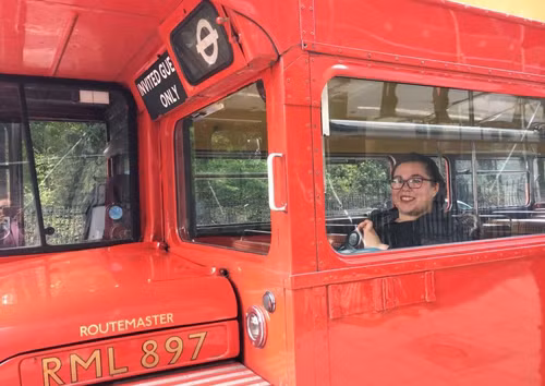 Giao thông công cộng ở Anh rất thuận lợi. Ảnh:Allie Nye