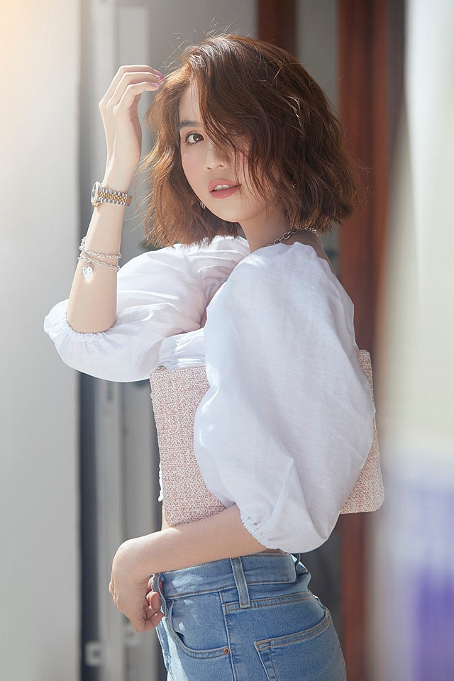 Đăng status lạ, Ngọc Trinh dính nghi vấn đã chia tay người tình đại gia ảnh 3 Ngọc Trinh triết lý yêu đương vỡ mộng, dân mạng nghi Ngọc Trinh đã chia tay người tình đại gia-4