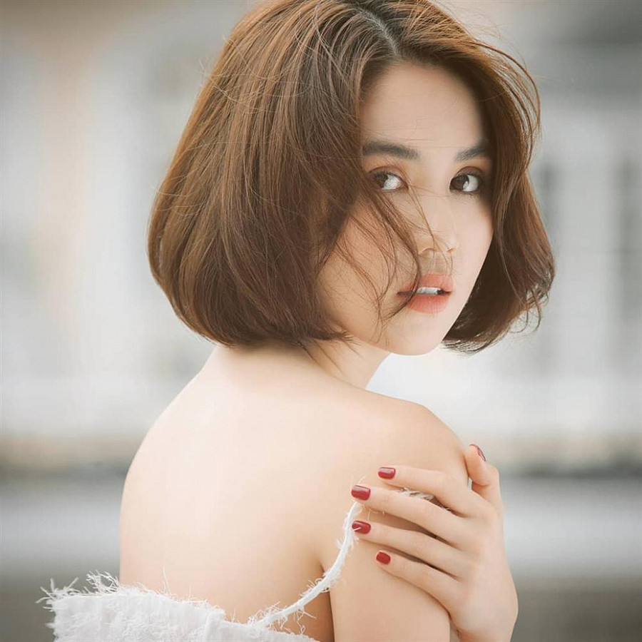 Đăng status lạ, Ngọc Trinh dính nghi vấn đã chia tay người tình đại gia ảnh 4 Ngọc Trinh triết lý yêu đương vỡ mộng, dân mạng nghi Ngọc Trinh đã chia tay người tình đại gia-5