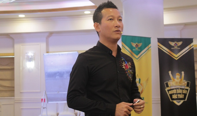 Tiến sĩ, Kỷ lục gia Trần Quốc Phúc chia sẻ trong khóa học "Bí quyết dạy con xuất chúng". Ảnh: Ngọc Trang.