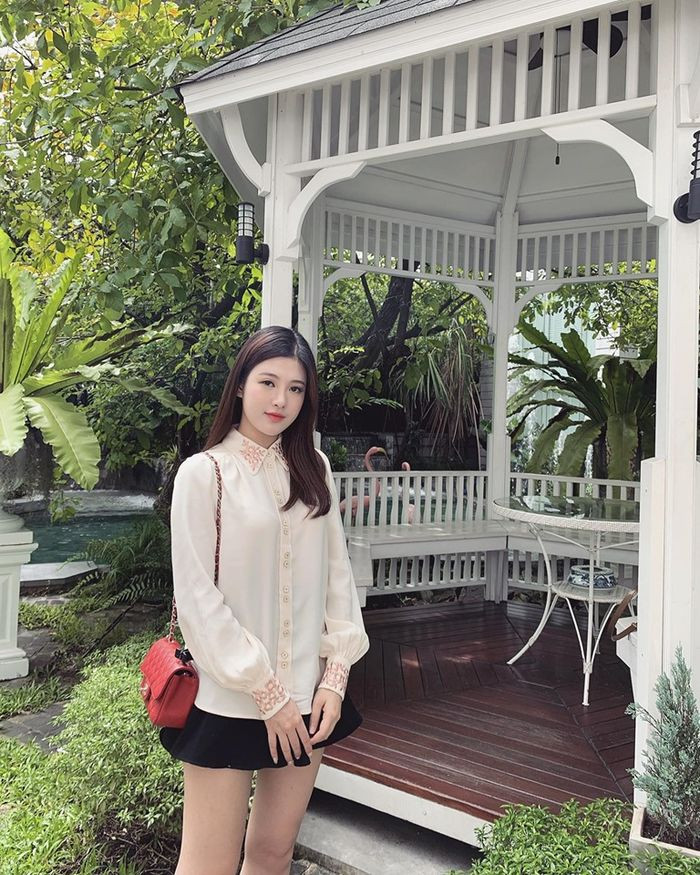 Cô em gái xinh đẹp của Huyền Baby khoe tậu xế xịn 2 tỷ đồng ở tuổi 24 ảnh 5 Cô em gái xinh đẹp, sang chảnh của Huyền Baby khoe tậu xế xịn 2 tỷ đồng ở tuổi 24 ảnh 4