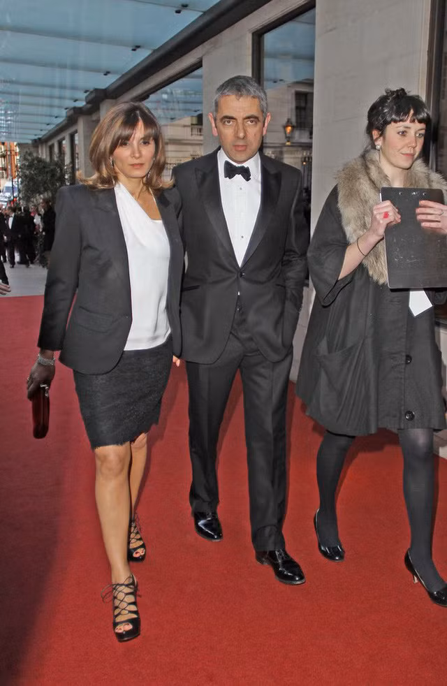 Siêu giàu và nổi tiếng, nhan sắc 2 người vợ của Mr Bean ra sao? - Ảnh 5.