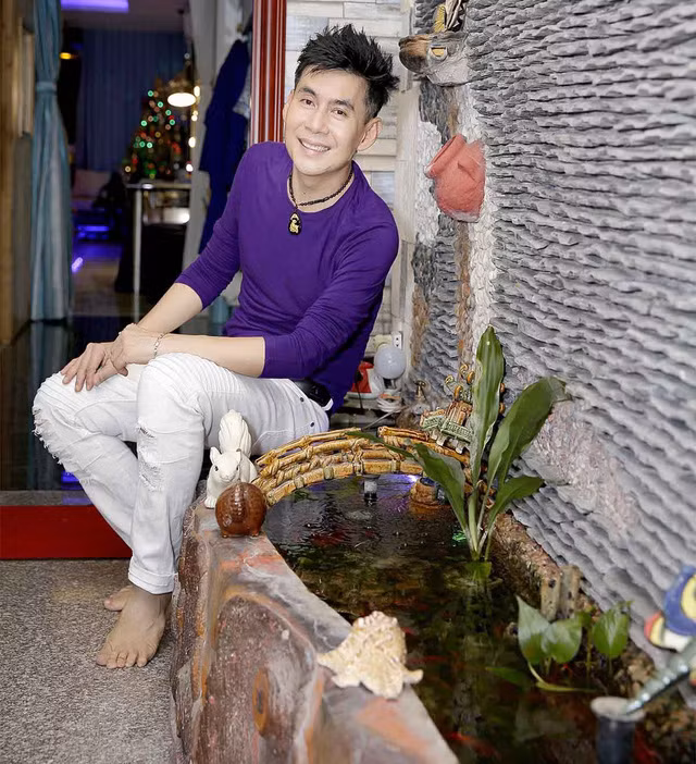 Nhà phố 70 tỷ nhìn đâu cũng thấy màu tím của nam ca sĩ từng là một trong Tứ đại thiên vương của nhạc Việt - Ảnh 5.