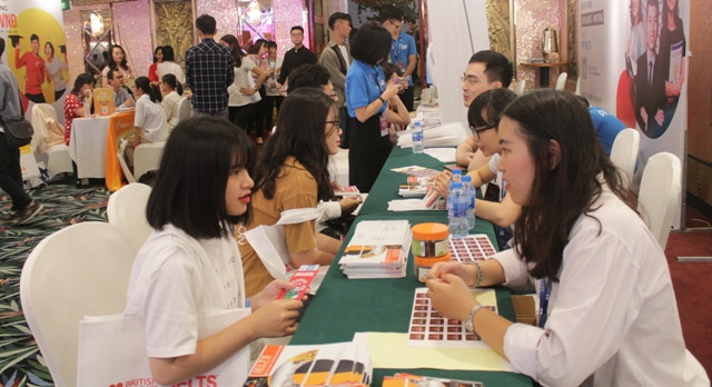 Đông đảo thí sinh tham gia Ngày hội IELTS 2019. Ảnh: Ngọc Trang.