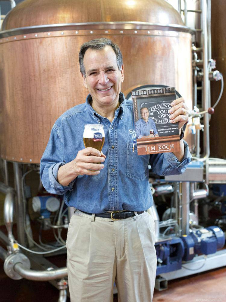 Vị tỷ phú 4 năm đi 1 chiếc xe cũ, con gái múc kem thuê kiếm từng đồng ảnh 1 vi ty phu 4 nam di 1 chiec xe cu, con gai muc kem thue kiem tung dong - 3