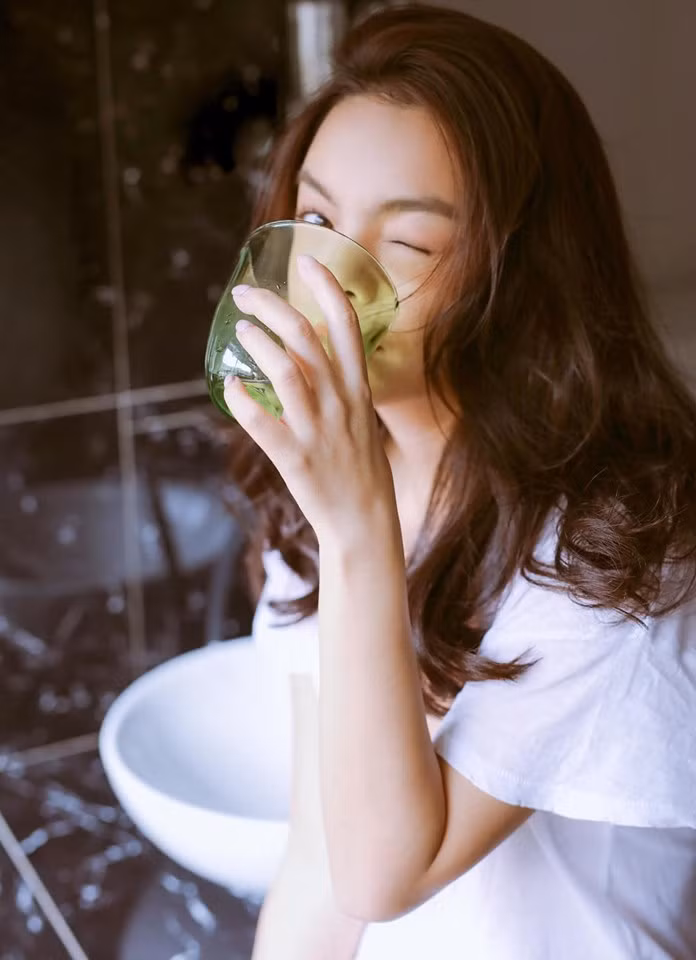 Phạm Quỳnh Anh tung bộ ảnh thanh xuân cực đẹp, lại còn công khai thả thính thế này thì fan biết làm sao