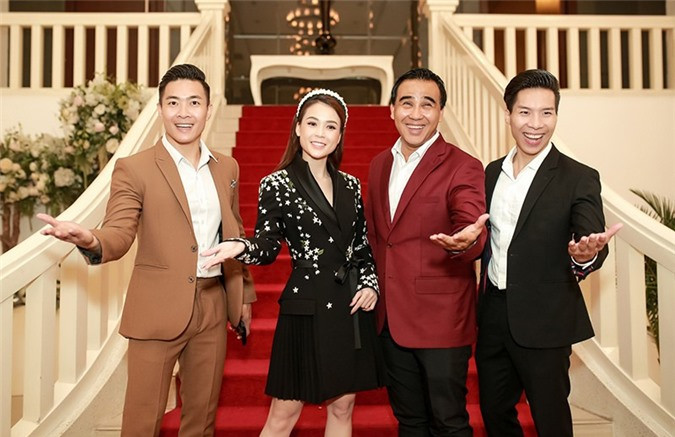 Khám phá sự thật bất ngờ bên trong nhà Quyền Linh - Hình 2 Kham pha su that bat ngo ben trong nha Quyen Linh-Hinh-2