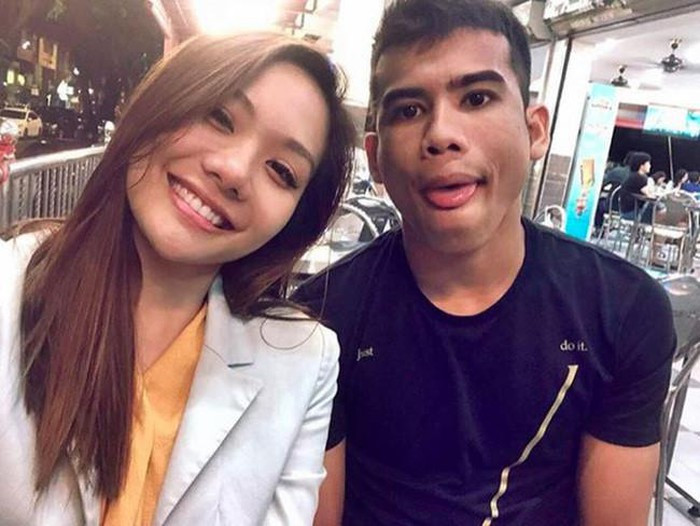 Dàn bạn gái và vợ toàn MC, diễn viên, người mẫu của đội tuyển Malaysia ảnh 1