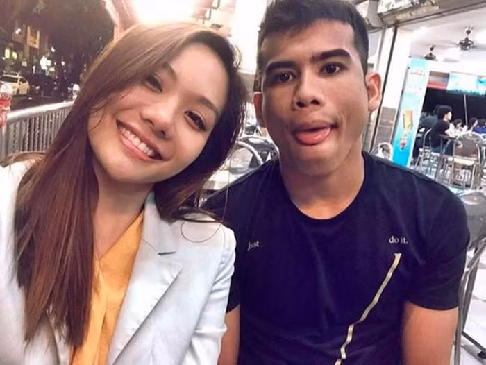 Dàn bạn gái và vợ toàn MC, diễn viên, người mẫu của đội tuyển Malaysia ảnh 1