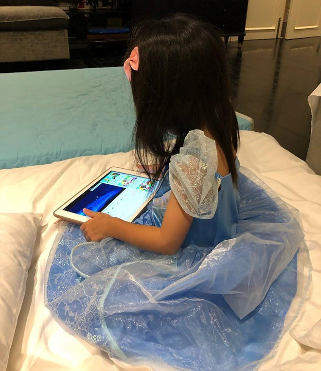 Cuộc sống của các Rich kid thế hệ 10X nhà sao Việt: Ở biệt thự triệu đô, tủ đồ ngập hàng hiệu, du lịch khắp thế giới ảnh 12 Cuộc sống của các Rich kid thế hệ 10X nhà sao Việt: Ở biệt thự triệu đô, tủ đồ ngập hàng hiệu, du lịch khắp thế giới ảnh 12