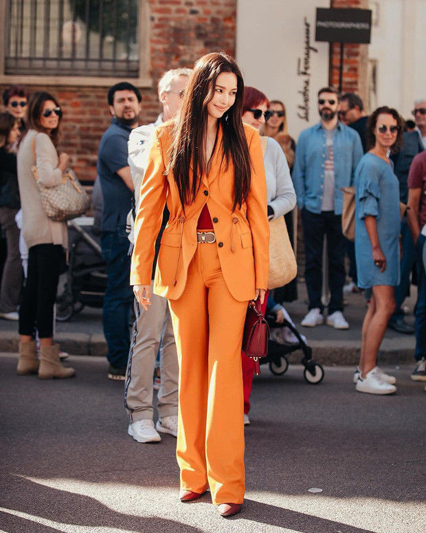 Thần thái của nàng Hoa hậu đẹp nhất Hàn Quốc đỉnh đến mức cả truyền thông lẫn khán giả quốc tế xung quanh phải tập trung nhìn cô không rời mắt