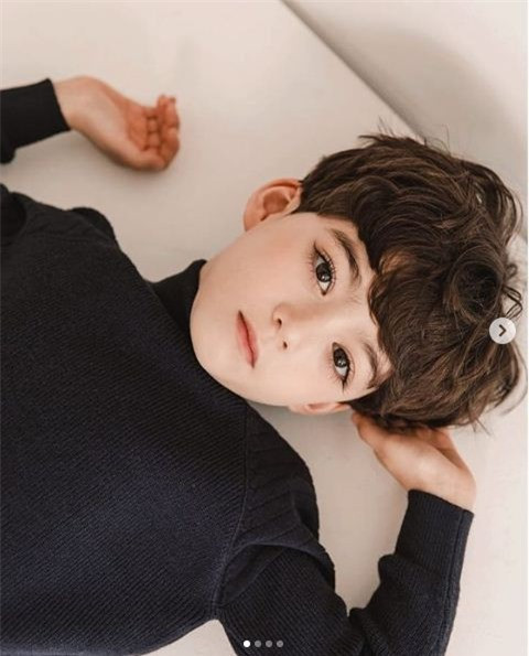 Bat ngo voi nhan sac cua cau be tung duoc menh danh la 