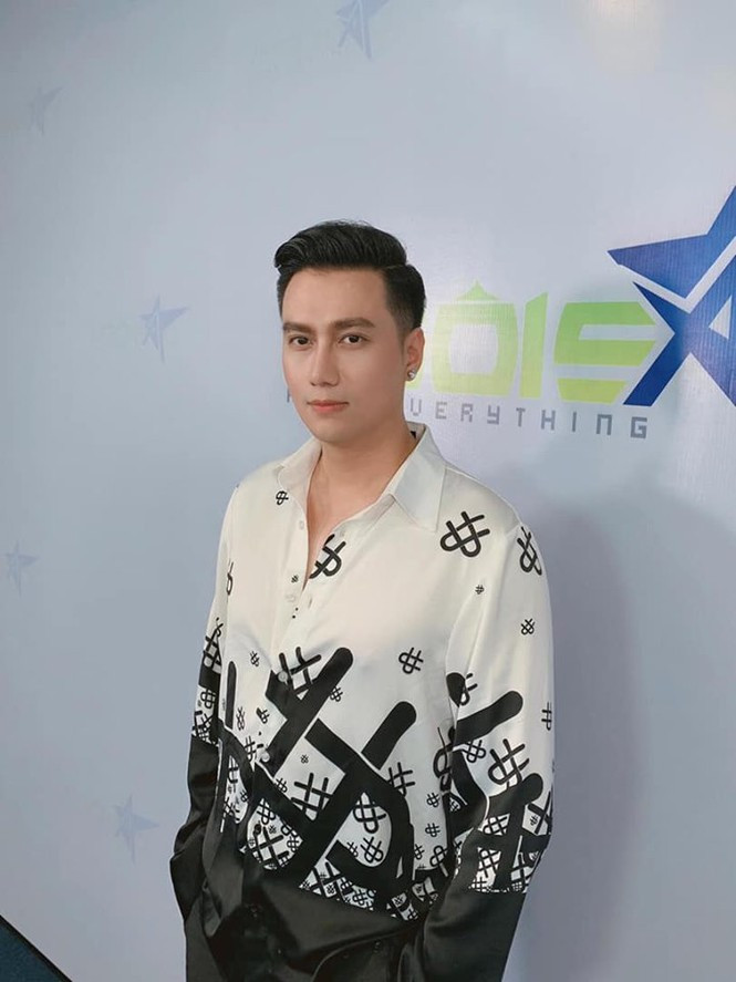 Sau phẫu thuật thẩm mỹ, Việt Anh gây ‘sốc’ với gương mặt nữ tính ảnh 1 Hết bị chê búp bê lỗi, Việt Anh lại gây ‘sốc’ với gương mặt nữ tính - ảnh 2