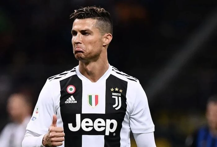 Rất nhiều người ghen tị với sự giàu có của Ronaldo. 