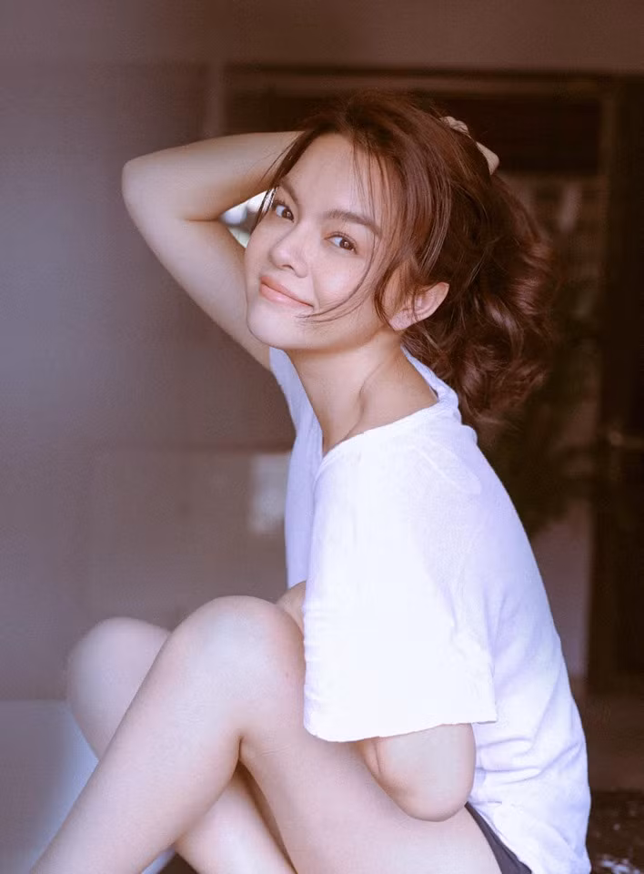 Phạm Quỳnh Anh tung bộ ảnh thanh xuân cực đẹp, lại còn công khai thả thính thế này thì fan biết làm sao