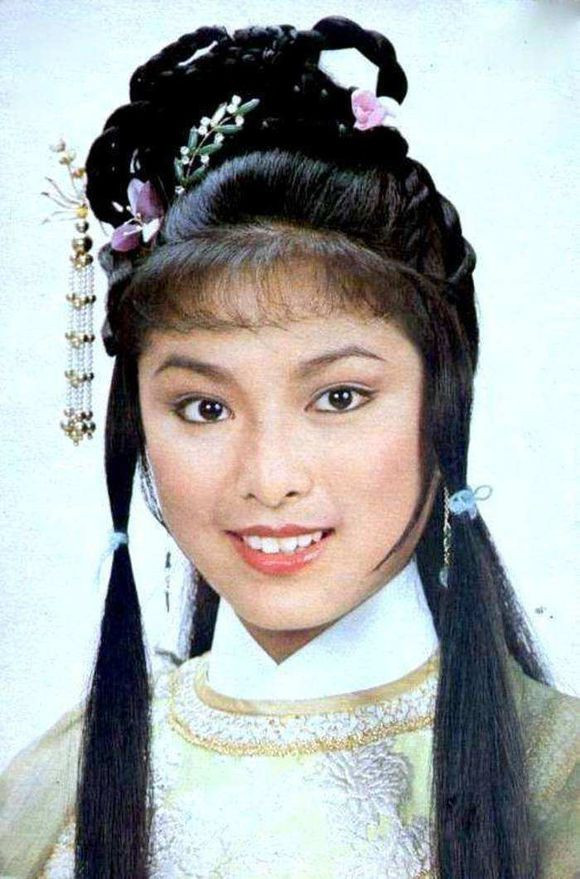 Nhan sắc trẻ trung bất ngờ của nàng ‘Hoàng Dung’ U70 từng khiến Thành Long mê mệt ảnh 4 Nàng ‘Hoàng Dung’ từng khiến Thành Long mê mệt trẻ trung bất ngờ tuổi U70 - ảnh 5