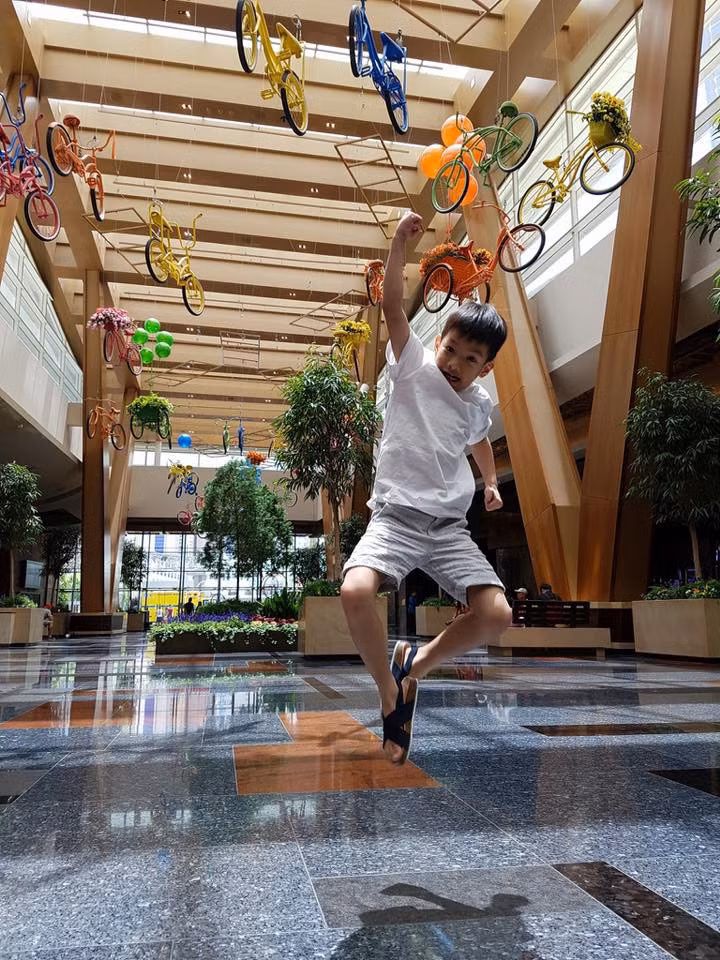 Cuộc sống của các Rich kid thế hệ 10X nhà sao Việt: Ở biệt thự triệu đô, tủ đồ ngập hàng hiệu, du lịch khắp thế giới ảnh 34