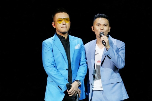 Thực hư Tuấn Hưng - Tú Dưa sứt mẻ tình bạn chỉ vì tiền bản quyền ảnh 4 Tuấn Hưng - Tú Dưa sứt mẻ tình bạn con chấy cắn đôi chỉ vì không minh bạch tiền bản quyền?-4