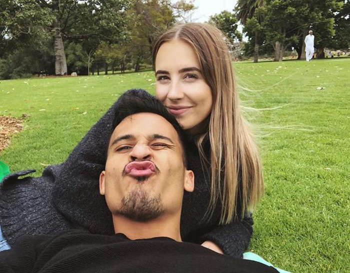 Dàn bạn gái và vợ toàn MC, diễn viên, người mẫu của đội tuyển Malaysia ảnh 5