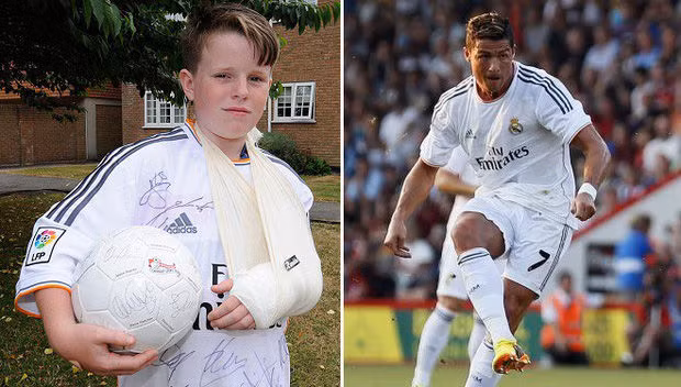 CR7 tặng quà xin lỗi fan nhí.