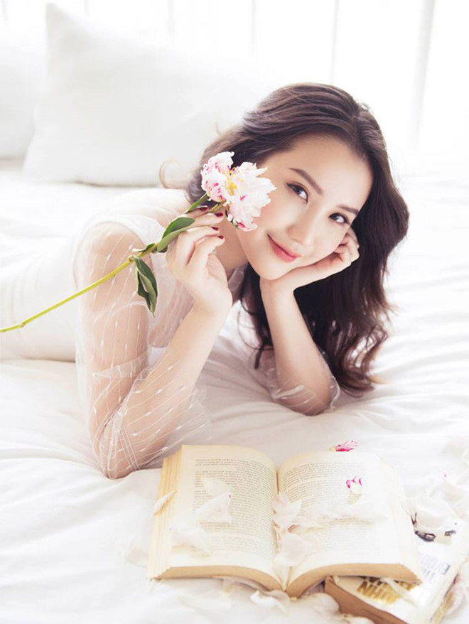 Chia tay thiếu gia Phan Thành, hot girl Primmy Trương ngày càng trẻ trung quyến rũ ảnh 10 Không chỉ xinh đẹp, giỏi giang, Primmy Trương còn được nhiều bạn trẻ ngưỡng mộ nhờ phong cách thời trang bắt mắt, đúng style tiểu thư Ảnh: FBNV