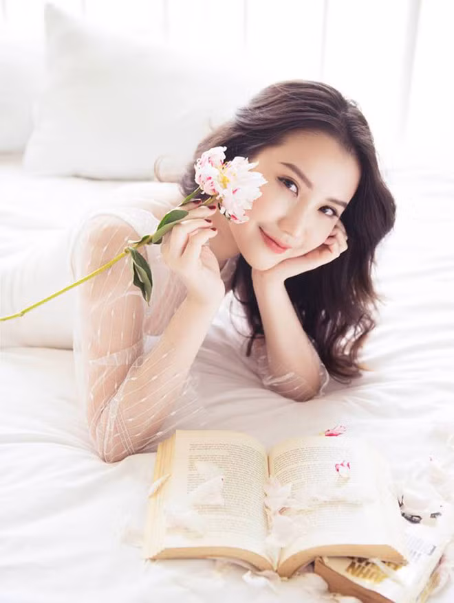 Không chỉ xinh đẹp, giỏi giang, Primmy Trương còn được nhiều bạn trẻ ngưỡng mộ nhờ phong cách thời trang bắt mắt, đúng style tiểu thư Ảnh: FBNV