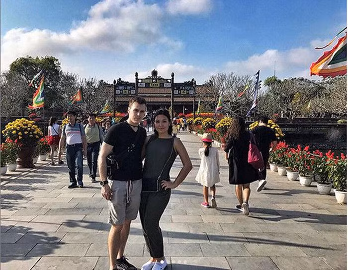 Mối tình gần một thập kỷ và lễ cưới trong mơ của cô gái Việt làm dâu Hoàng gia Monaco ảnh 10