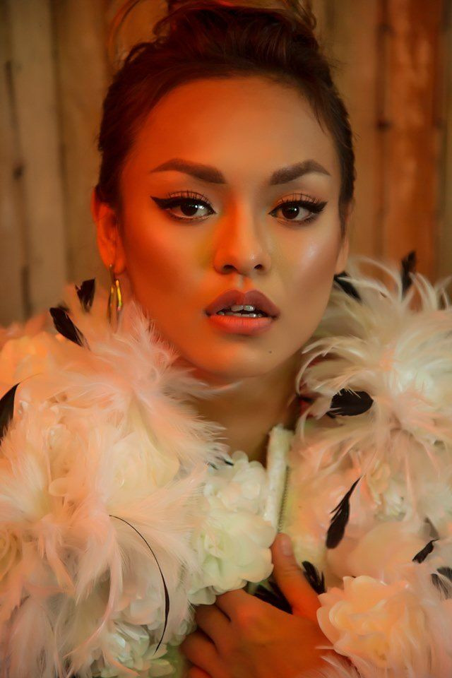 Có cặp chân mày và lớp make up Mai Ngô bỗng trở nên sang hơn và quý phái hơn