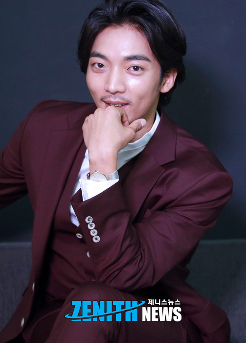 Nam diễn viên Hwang Hee tiết lộ... Nam diễn viên Hwang Hee tiết lộ...