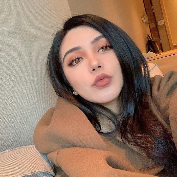 Lỡ tay tắt app làm đẹp, hot girl xinh như "nữ thần" lộ mặt mộc gây sốc ảnh 1