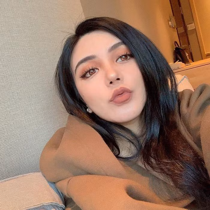 Lỡ tay tắt app làm đẹp, hot girl xinh như "nữ thần" lộ mặt mộc gây sốc ảnh 1