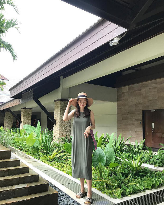 Khi đi biển, Hoa hậu quyến rũ nhất xứ Hàn cũng chuộng những trang phục thoải mái