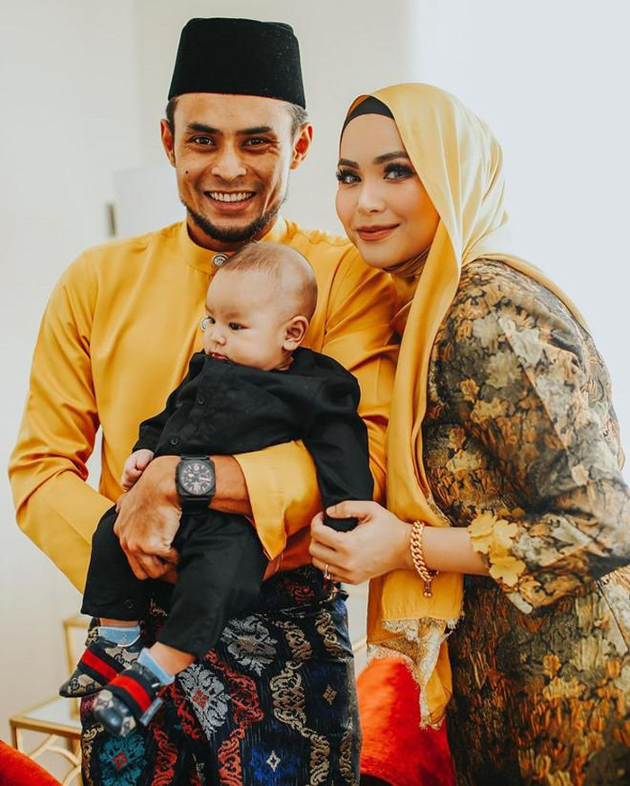 Dàn bạn gái và vợ toàn MC, diễn viên, người mẫu của đội tuyển Malaysia ảnh 10