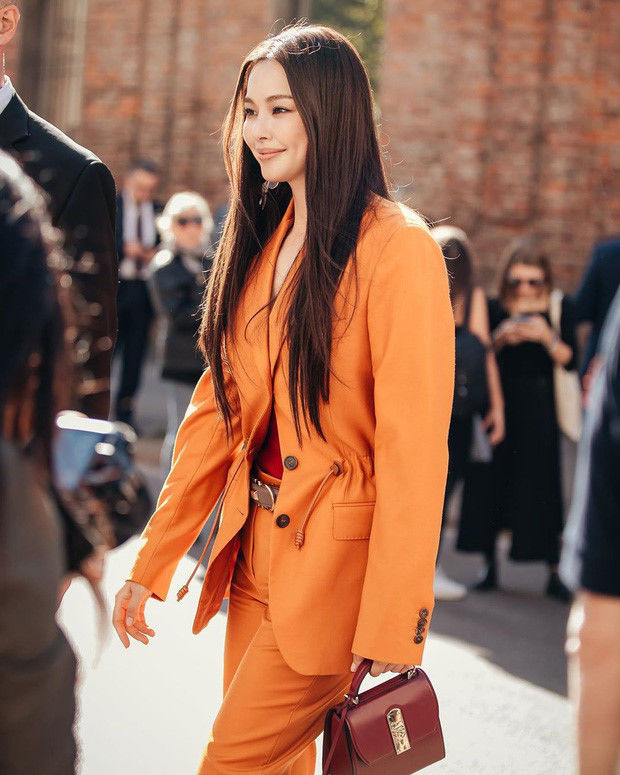 Hoa hậu thông minh Honey Lee được khen ngợi bởi gu thời trang và khí chất của mình tại sự kiện