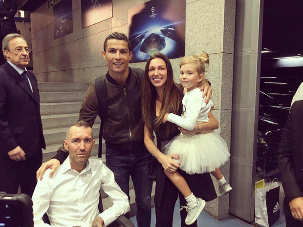 18 câu chuyện tuyệt vời khiến bạn phải thay đổi suy nghĩ về Cristiano Ronaldo ảnh 14 CR7 và gia đình huyền thoại Ranger.