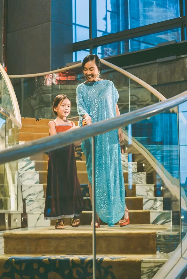 Cuộc sống của các Rich kid thế hệ 10X nhà sao Việt: Ở biệt thự triệu đô, tủ đồ ngập hàng hiệu, du lịch khắp thế giới ảnh 48