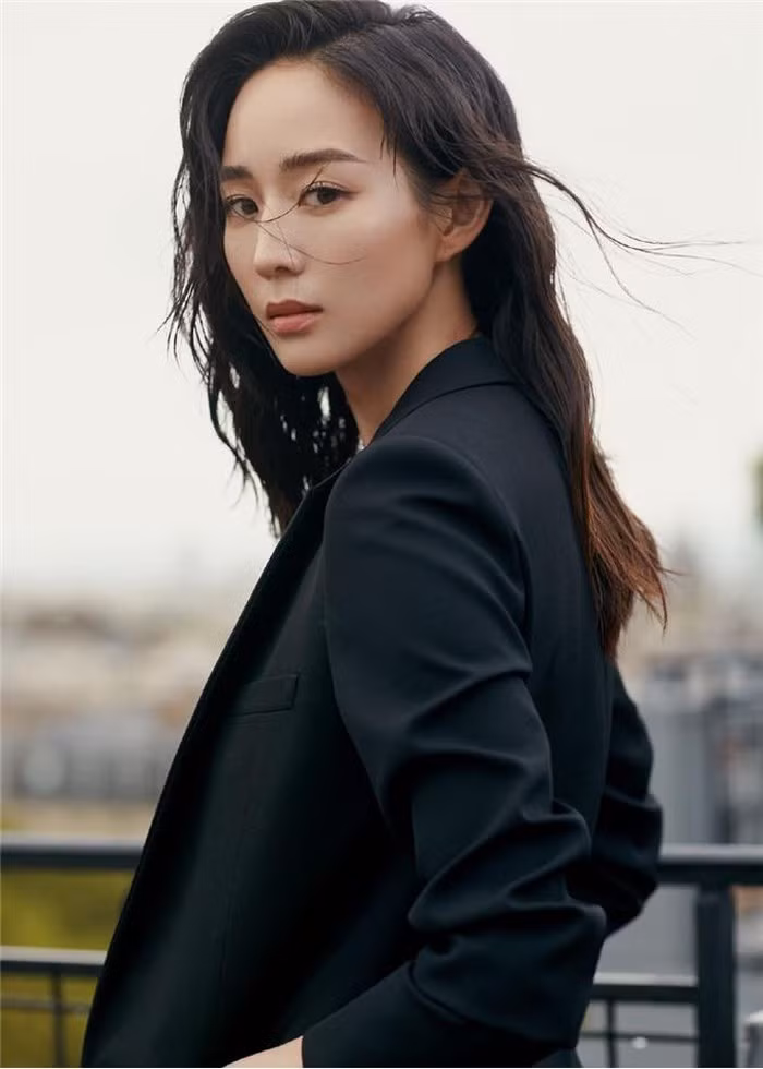 Bất chấp bị phản đối hẹn hò với "tình cũ Đường Yên", Trương Quân Ninh vẫn đẹp xuất sắc tại trời Tây ảnh 4