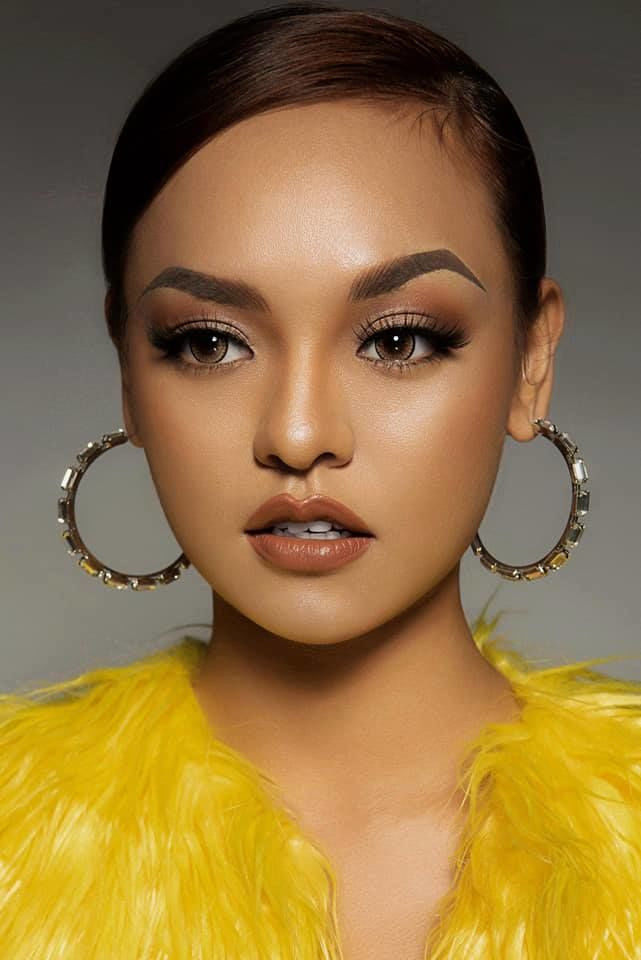 Quả thật Mai Ngô khi có chân mày và không có chân mày thật sự khác xa nhau một trời một vực.