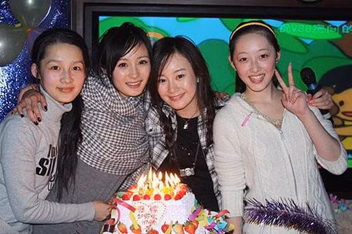 Sina đăng tải loạt ảnh trước khi nổi tiếng của Lý Thấm, Dương Mịch, Trương Mông, Tưởng Mộng Tiệp (từ trái sang phải).