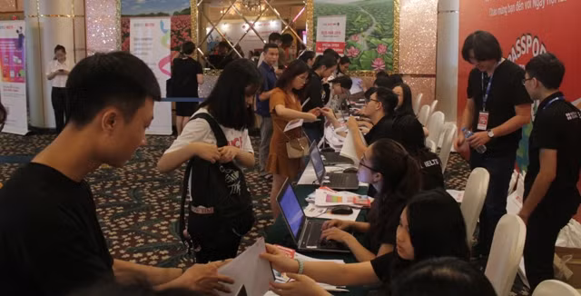 Sự kiện thu hút đông đảo học sinh, sinh viên tham dự.