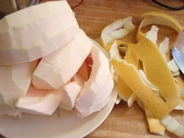 Nấu vỏ bưởi theo cách lạ, vài phút sau muỗi thi nhau trốn, cho tiền cũng không dám về lại 