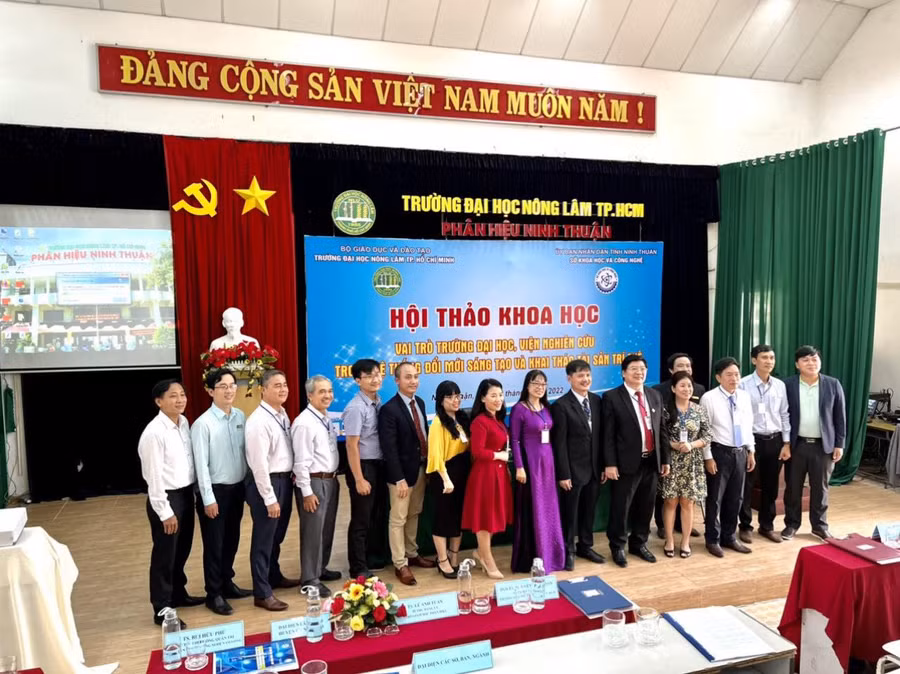 Các đại biểu khách mời tại hội thảo 