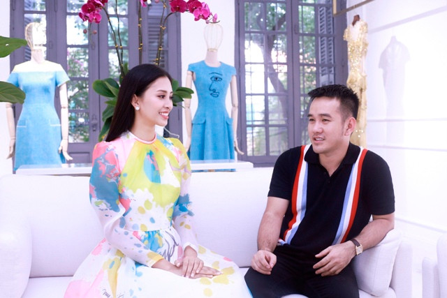Tiểu Vy trong trang phục nhà thiết kế Lê Thanh Hòa