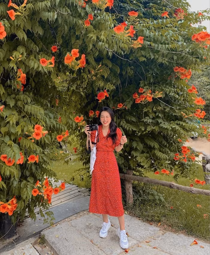 Điểm danh những mẫu váy cứ mặc là có ngay ảnh đẹp khi đi du lịch trong mùa hè