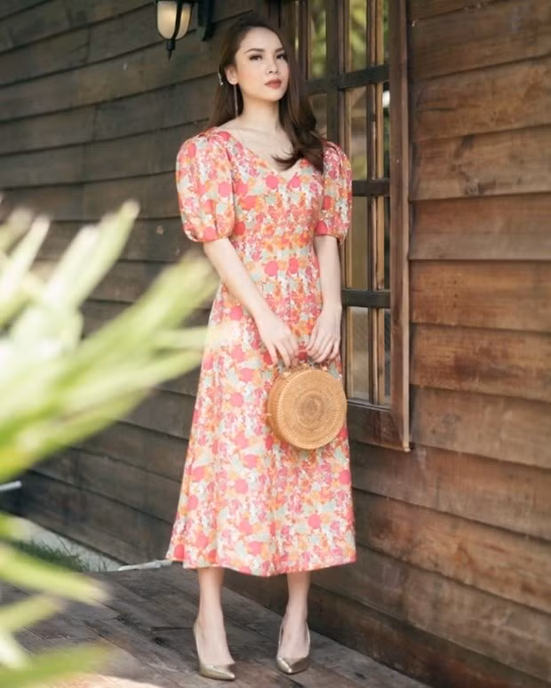 Điểm danh những mẫu váy cứ mặc là có ngay ảnh đẹp khi đi du lịch trong mùa hè