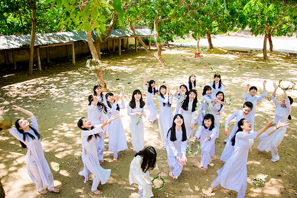 Bộ ảnh đúng chất học trò giữa “rừng” kỷ yếu phá cách ảnh 8 Một lớp mà nam ít hơn là nữ